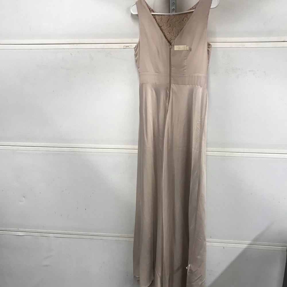 Dresses - Picture 7 of 8